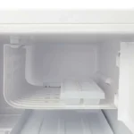 ثلاجة صغيرة